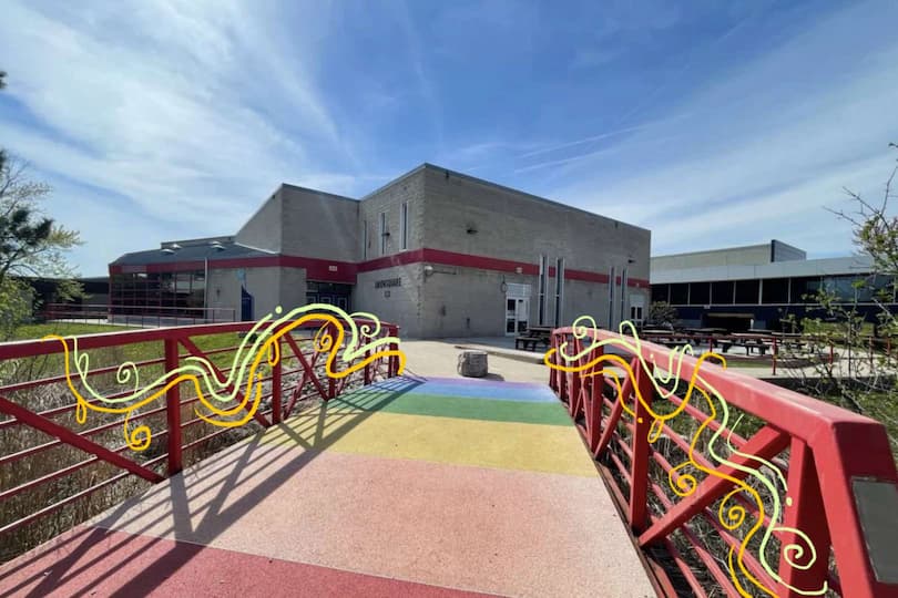 The yellow lines feel like wind moving across the bridge. Their flow brings a light sense of movement, making the space feel more open and alive.